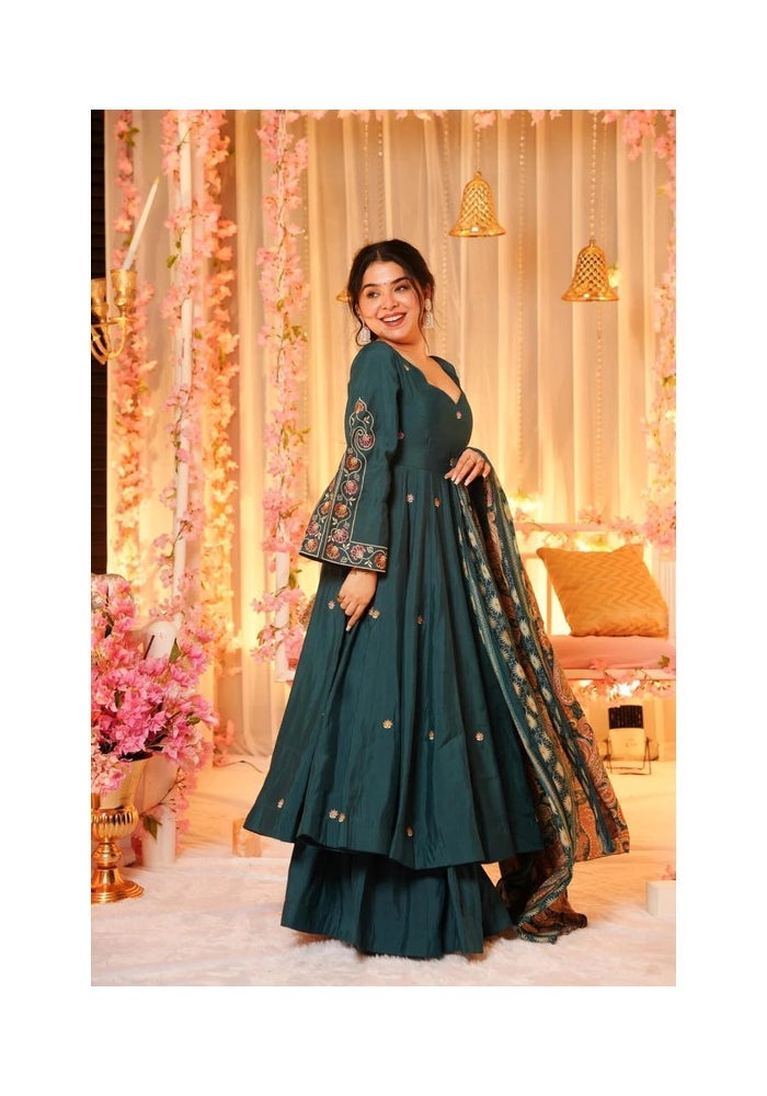 Malishka Export كُرتا شَارَارَا أناركالي بلون البترول مع دُبَاتَة للنساء - Image 5